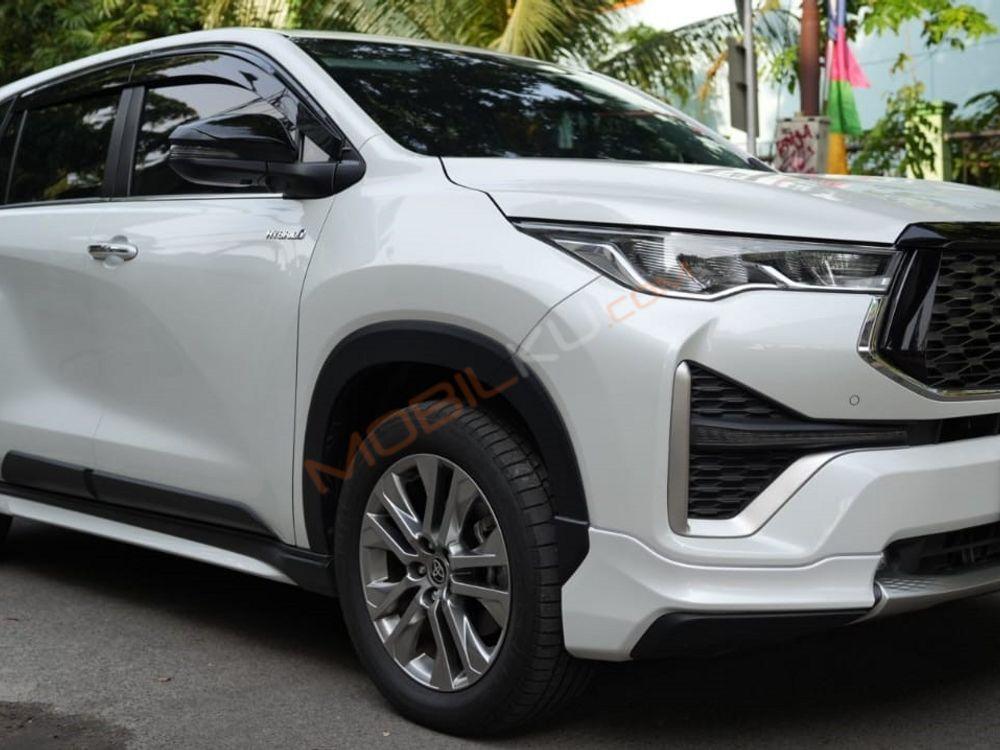 Mobil Toyota Kijang Innova Zenix 2023
