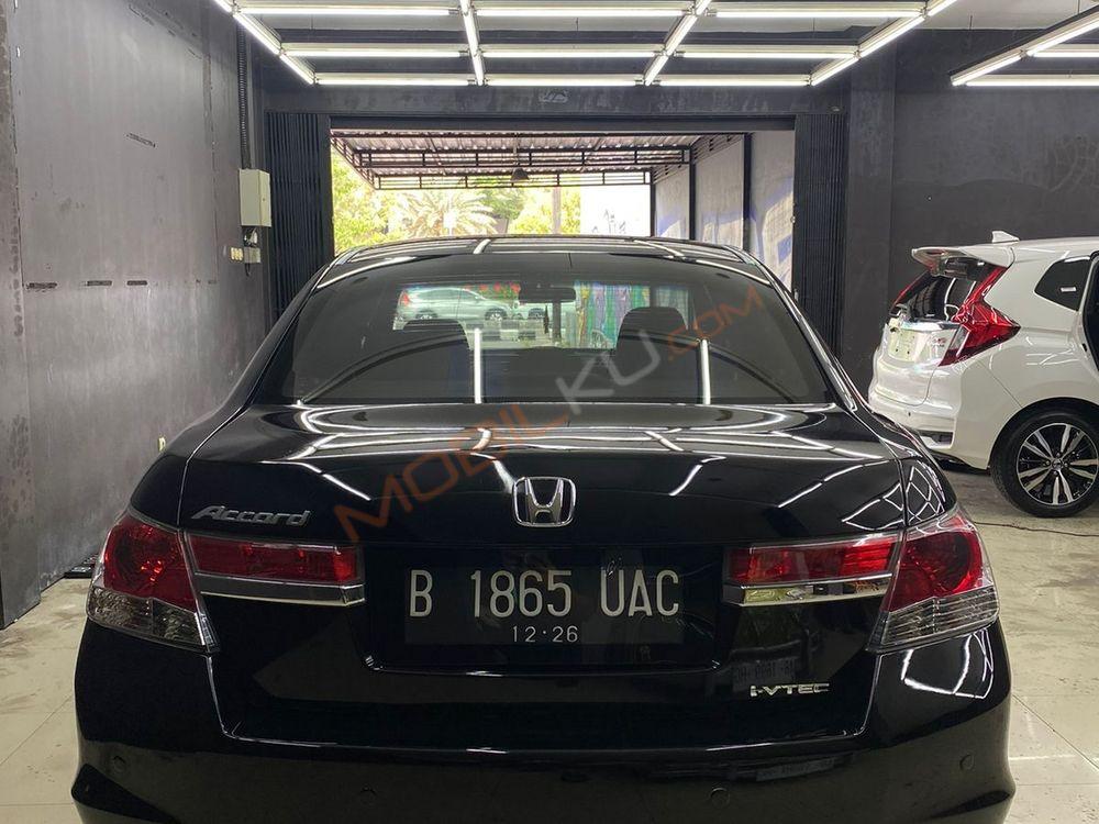 Mobil Honda Accord 2011