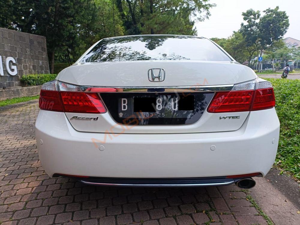 Mobil Honda Accord 2015