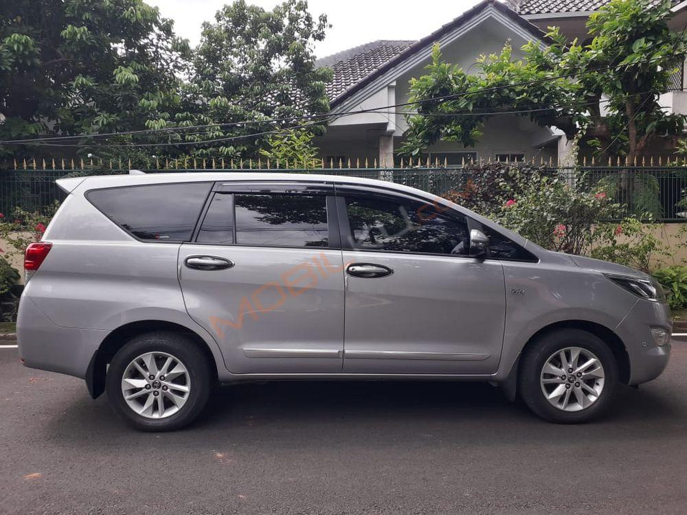 Mobil Toyota Kijang Innova 2019