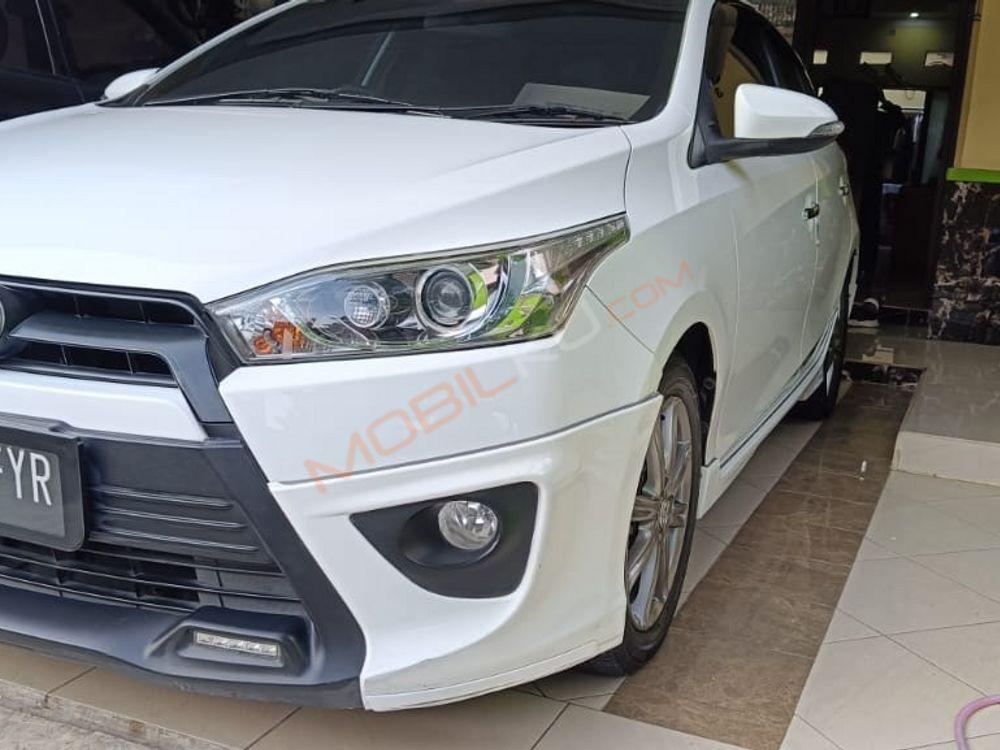 Mobil Toyota Yaris 2015