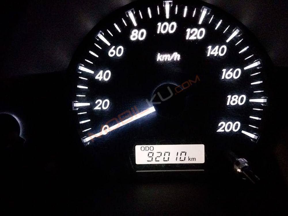 Mobil Toyota Hilux 2014