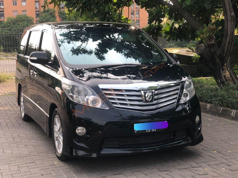 Mobil Toyota Alphard 2009