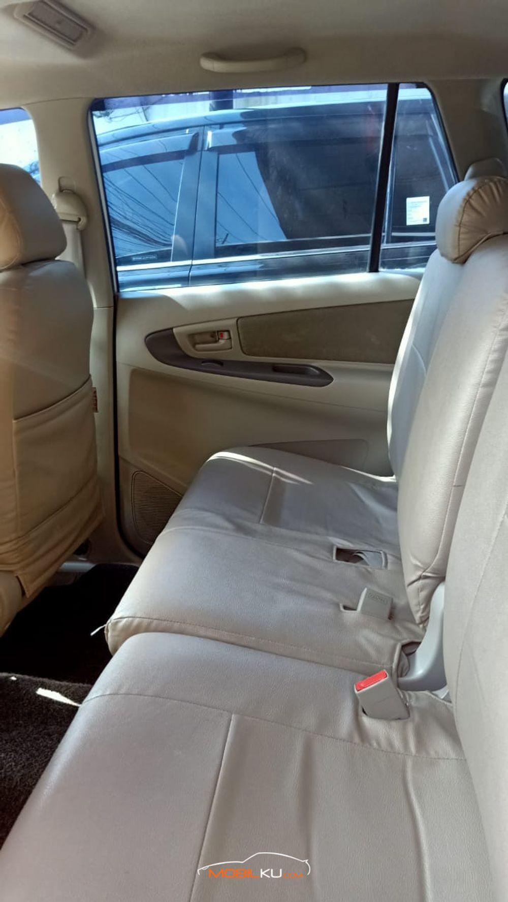 Mobil Toyota Kijang Innova 2017