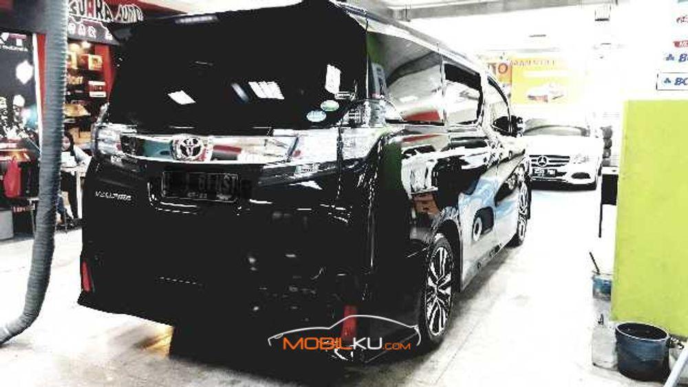 Mobil Toyota Vellfire 2016
