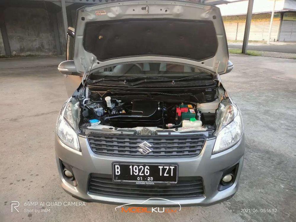 Mobil Suzuki Ertiga 2012