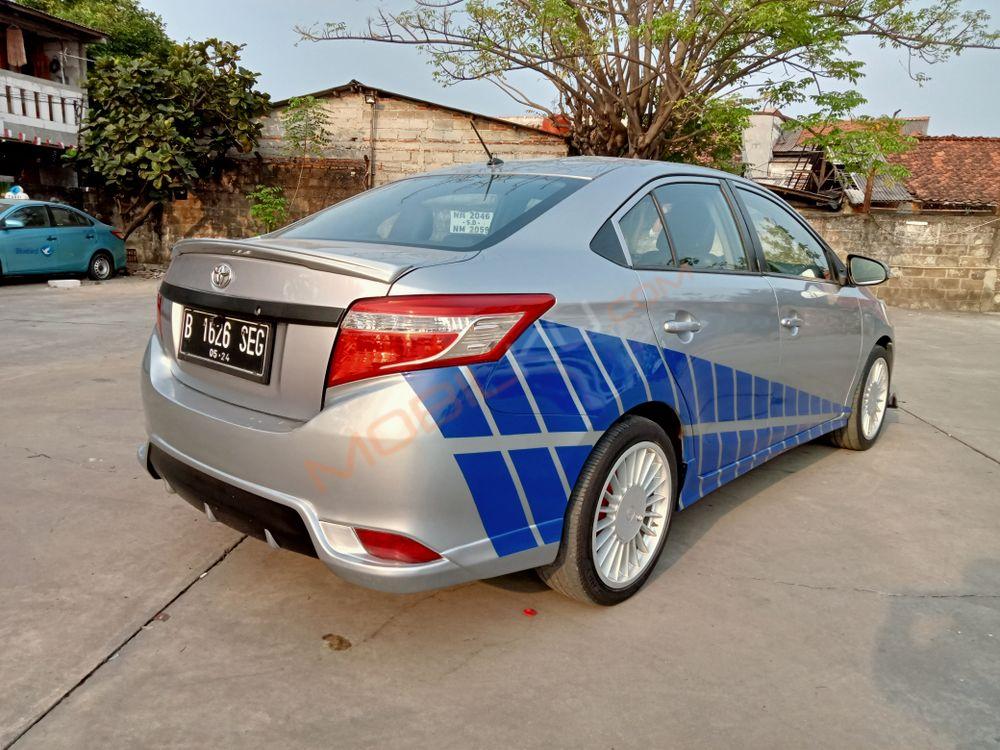 Mobil Toyota Limo 2014