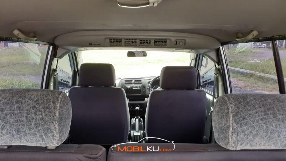Mobil Suzuki APV 2012