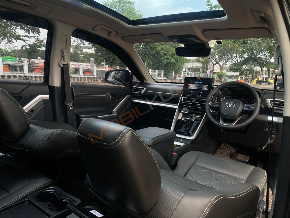 Mobil Toyota Kijang Innova Zenix 2024