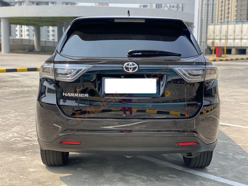Mobil Toyota Harrier 2015