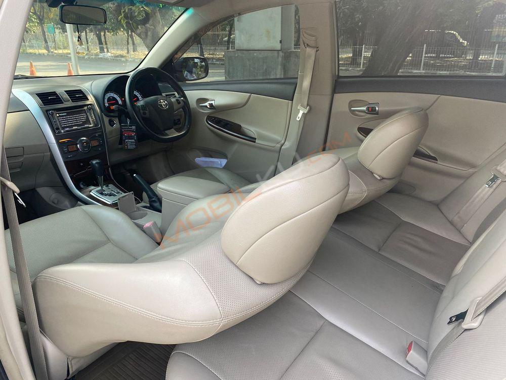 Mobil Toyota Corolla 2010