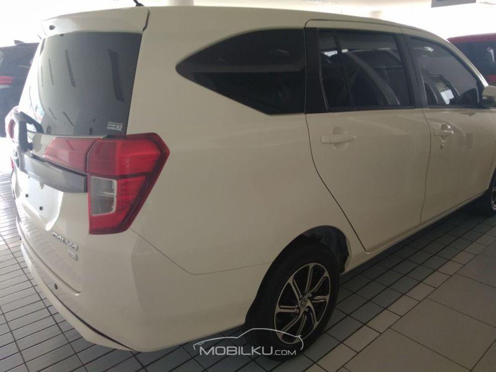 Mobil Toyota Calya 2019