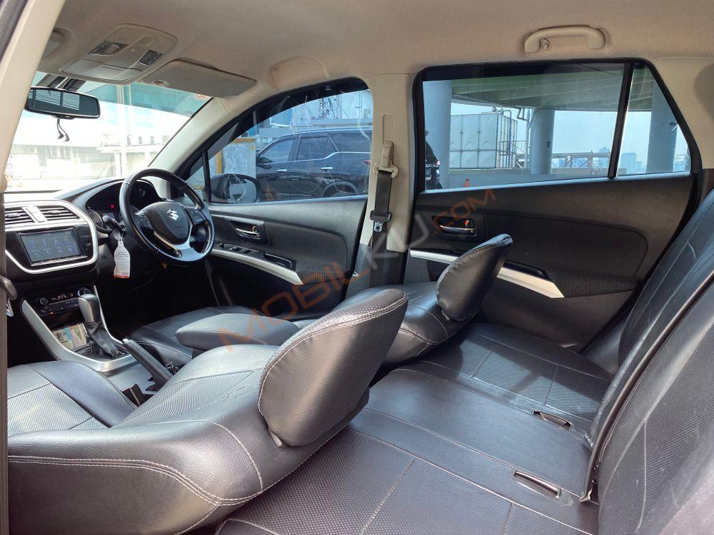 Mobil Suzuki SX4 2017