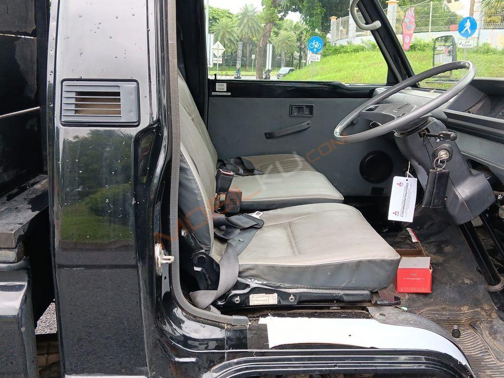 Mobil Mitsubishi L300 2022