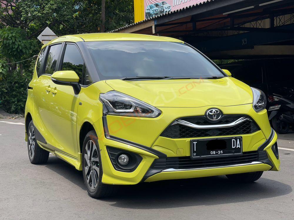 Mobil Toyota Sienta 2021