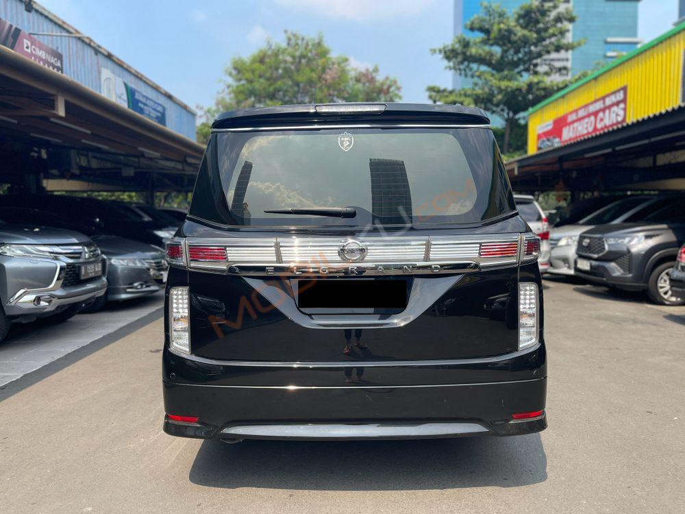 Mobil Nissan Elgrand 2014