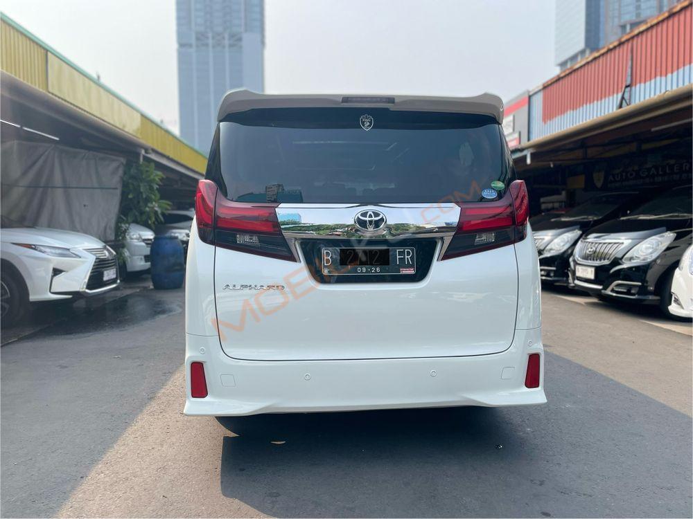 Mobil Toyota Alphard 2016