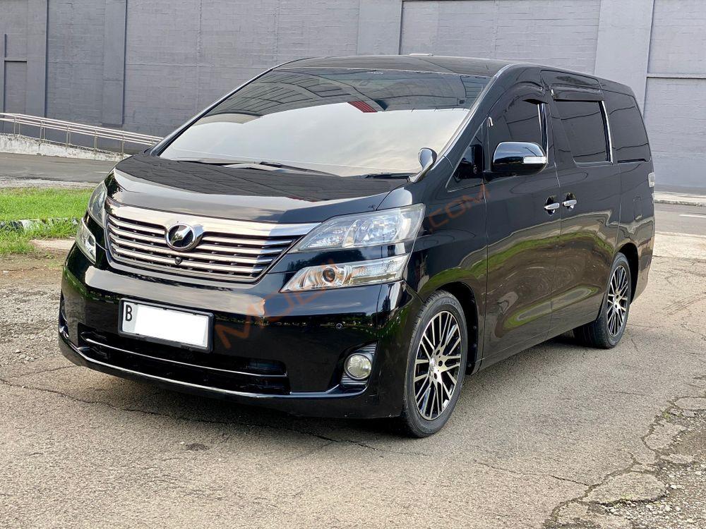 Mobil Toyota Vellfire 2010