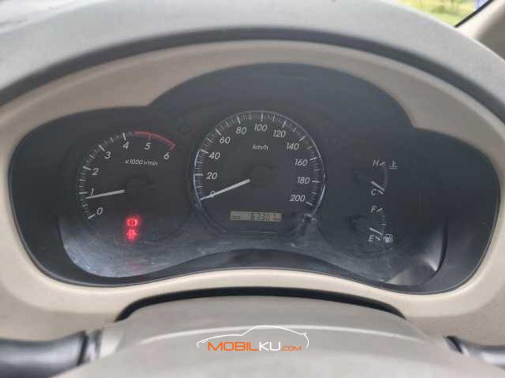 Mobil Toyota Kijang Innova 2014