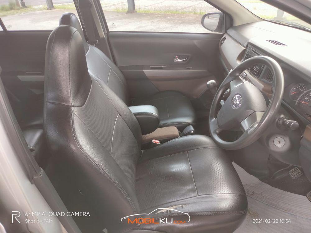 Mobil Toyota Calya 2017