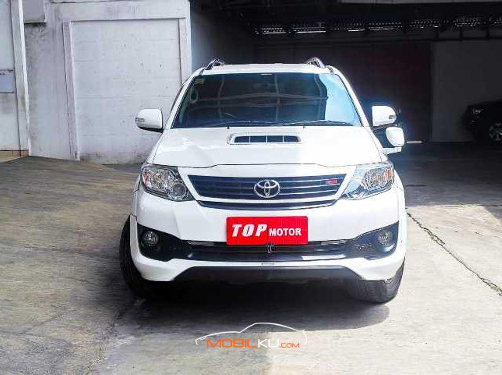 Mobil Toyota Fortuner 2015