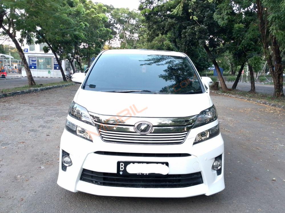 Mobil Toyota Vellfire 2015