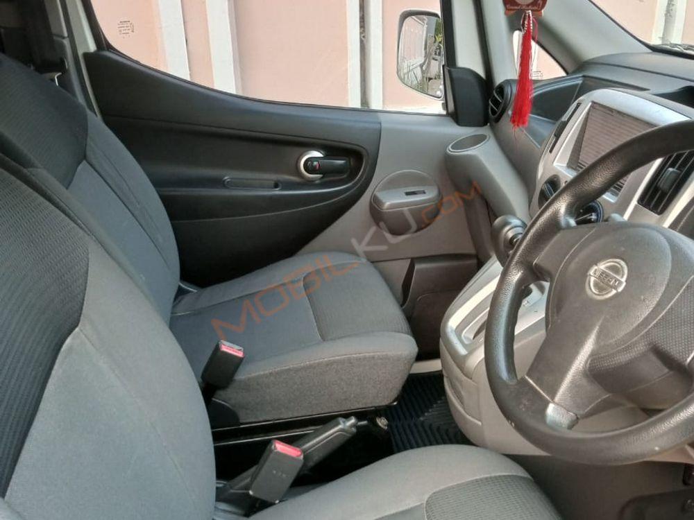 Mobil Nissan Evalia 2013