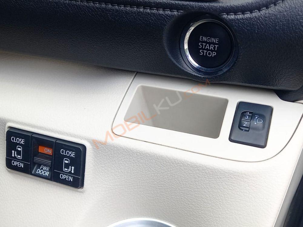 Mobil Toyota Sienta 2016