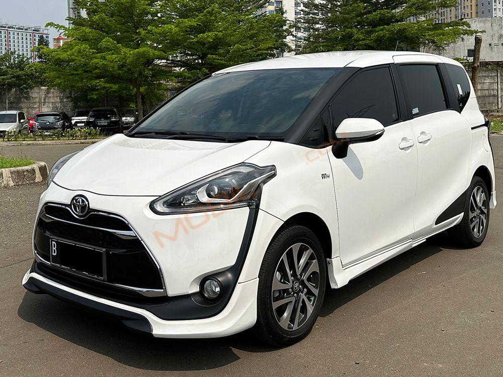 Mobil Toyota Sienta 2017