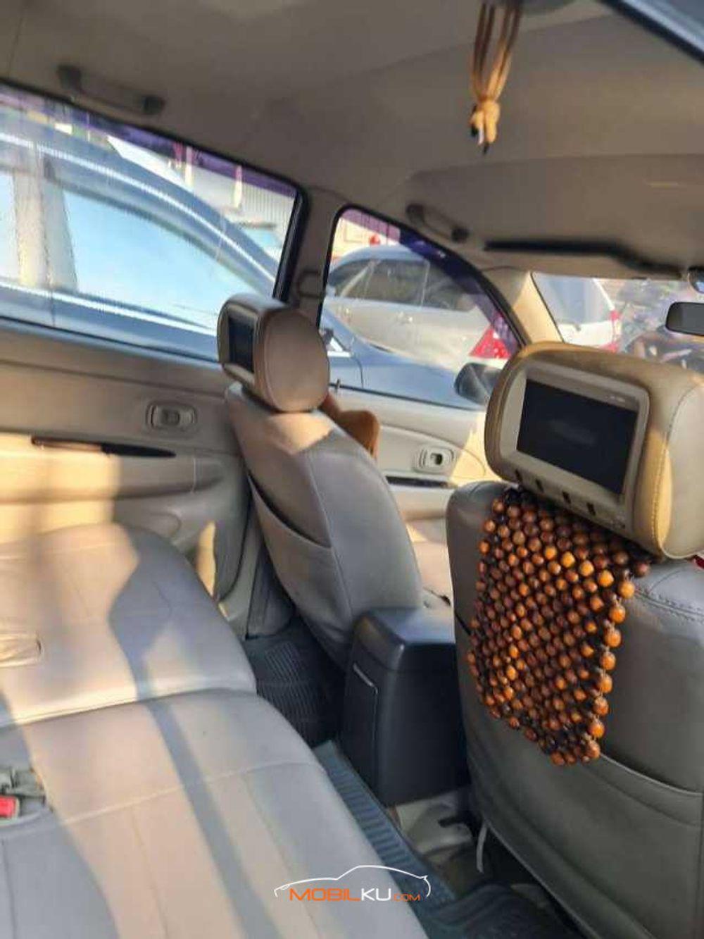 Mobil Daihatsu Xenia 2011