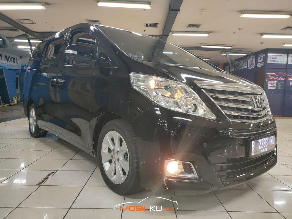 Mobil Toyota Alphard 2012