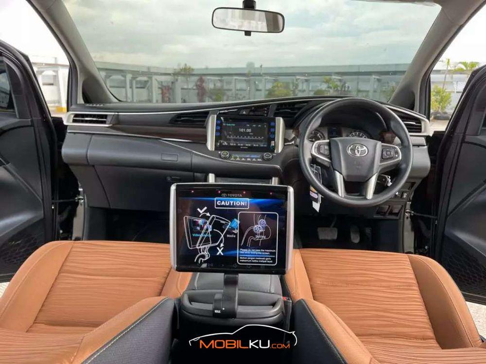 Mobil Toyota Kijang Innova 2019