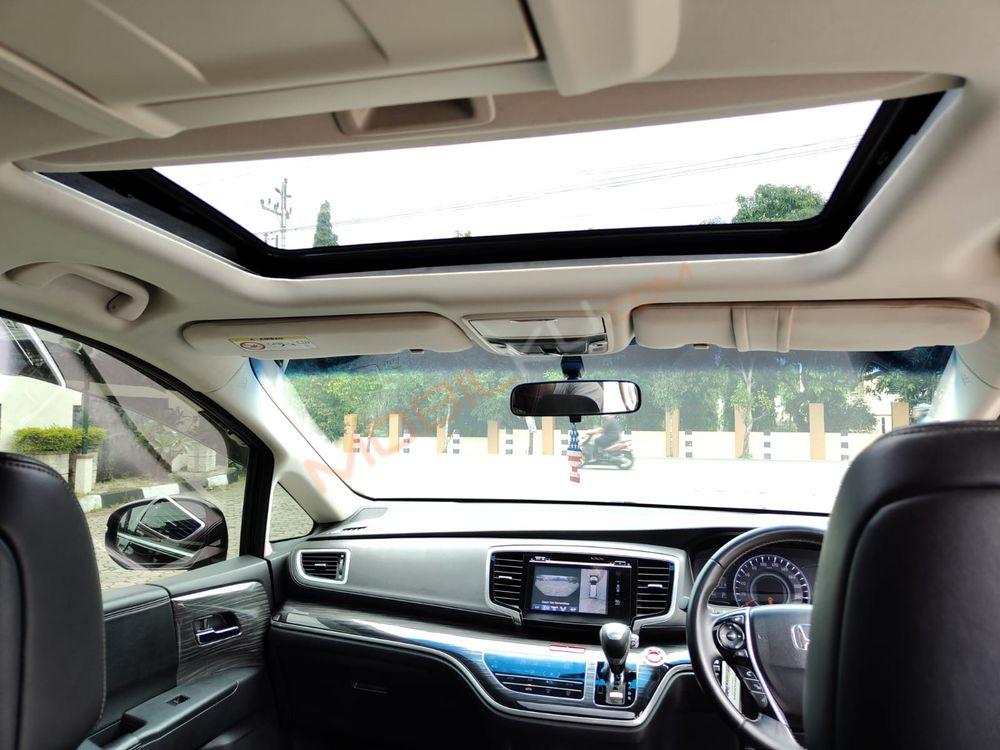Mobil Honda Odyssey 2015