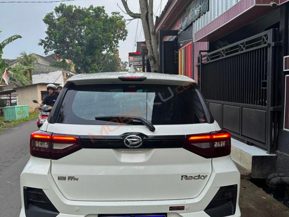 Mobil Daihatsu Rocky 2021