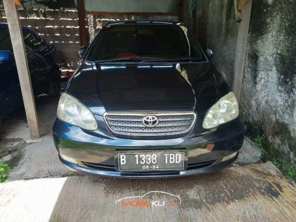 Mobil Toyota Corolla 2004