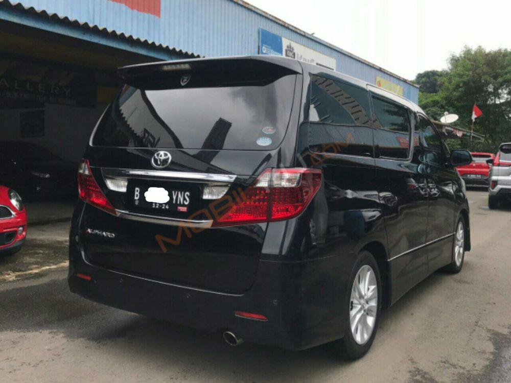 Mobil Toyota Alphard 2009