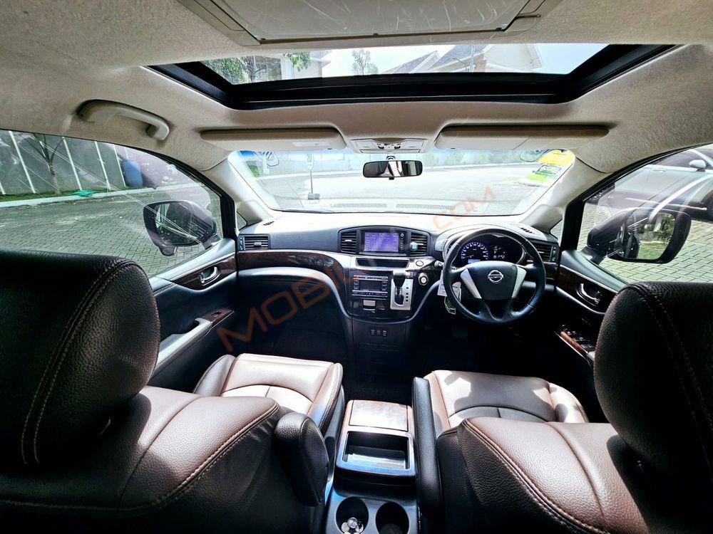 Mobil Nissan Elgrand 2012
