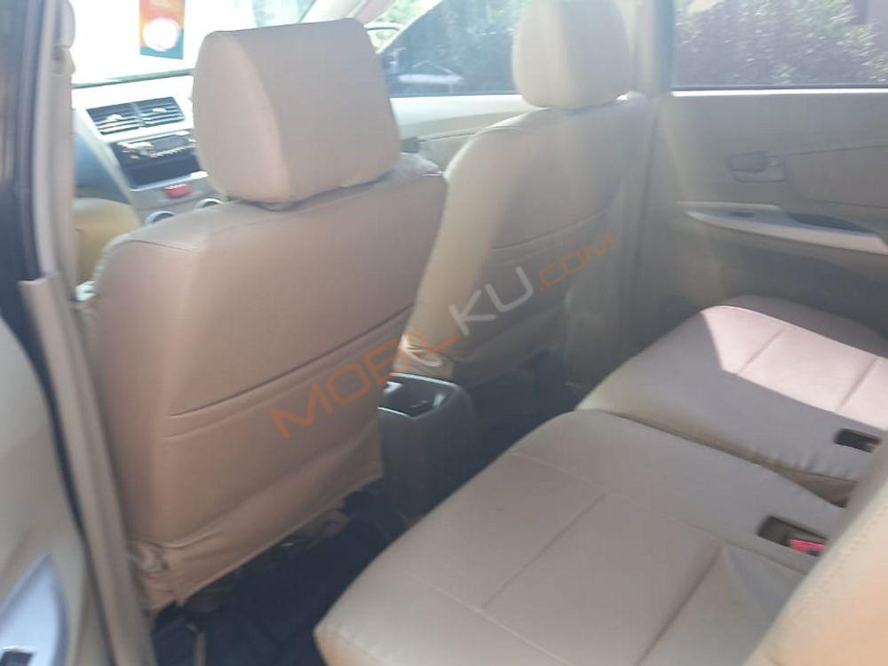 Mobil Daihatsu Xenia 2015