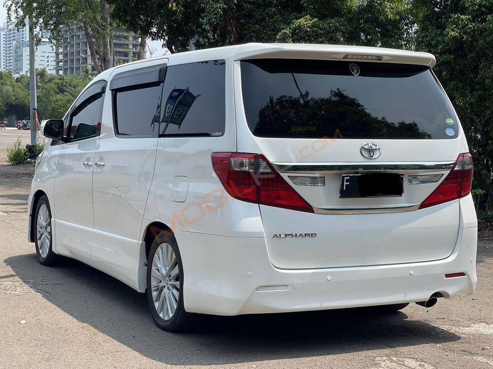 Mobil Toyota Alphard 2014