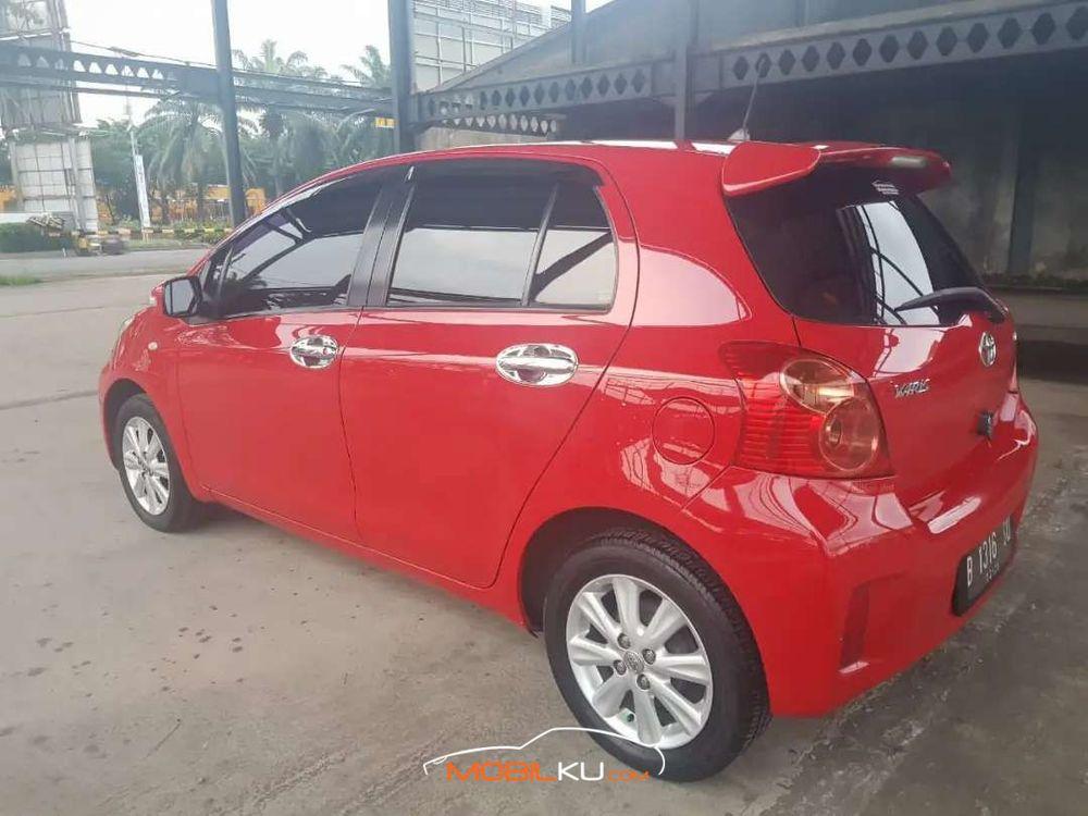 Mobil Toyota Yaris 2013
