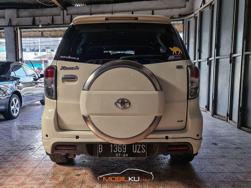 Mobil Toyota Rush 2013