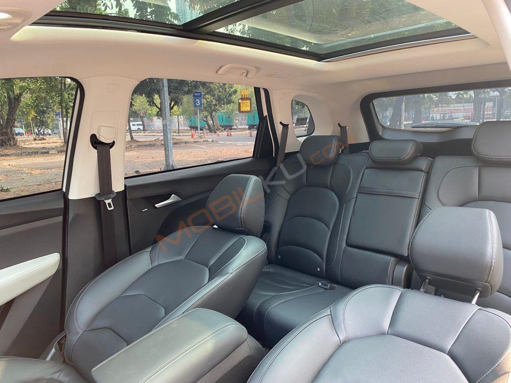 Mobil Wuling Almaz 2022