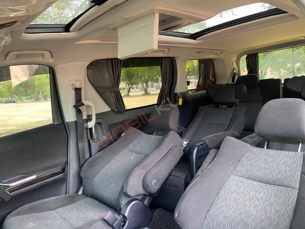 Mobil Toyota Alphard 2014