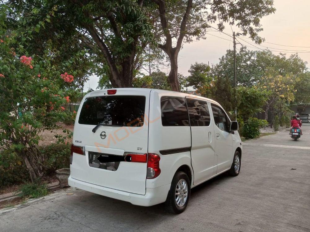 Mobil Nissan Evalia 2013