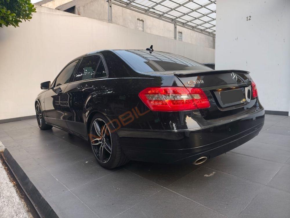 Mobil Mercedes-Benz E-Class 2011
