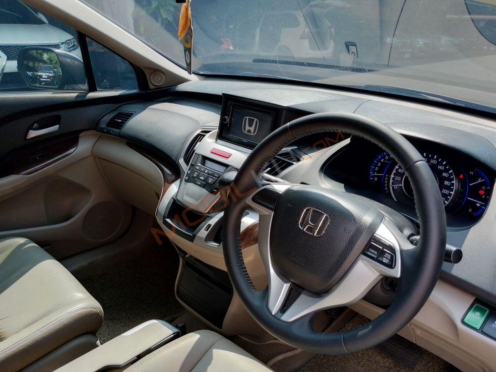 Mobil Honda Odyssey 2012