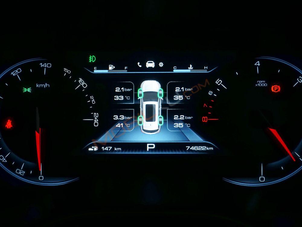 Mobil Wuling Almaz 2019