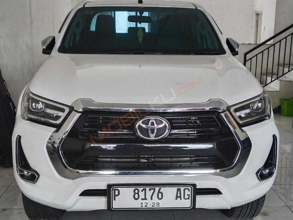Mobil Toyota Hilux 2023