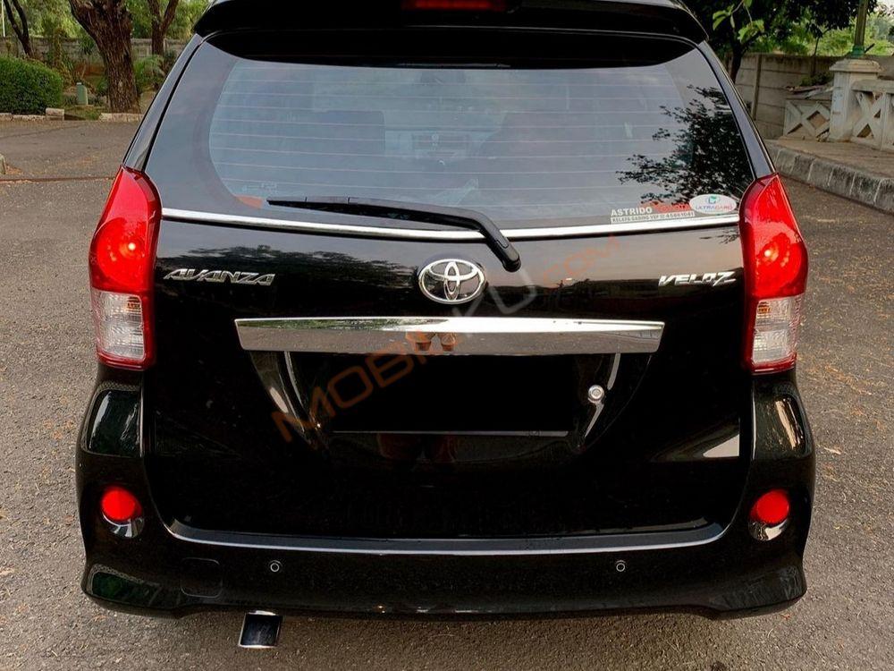 Mobil Toyota Avanza 2014
