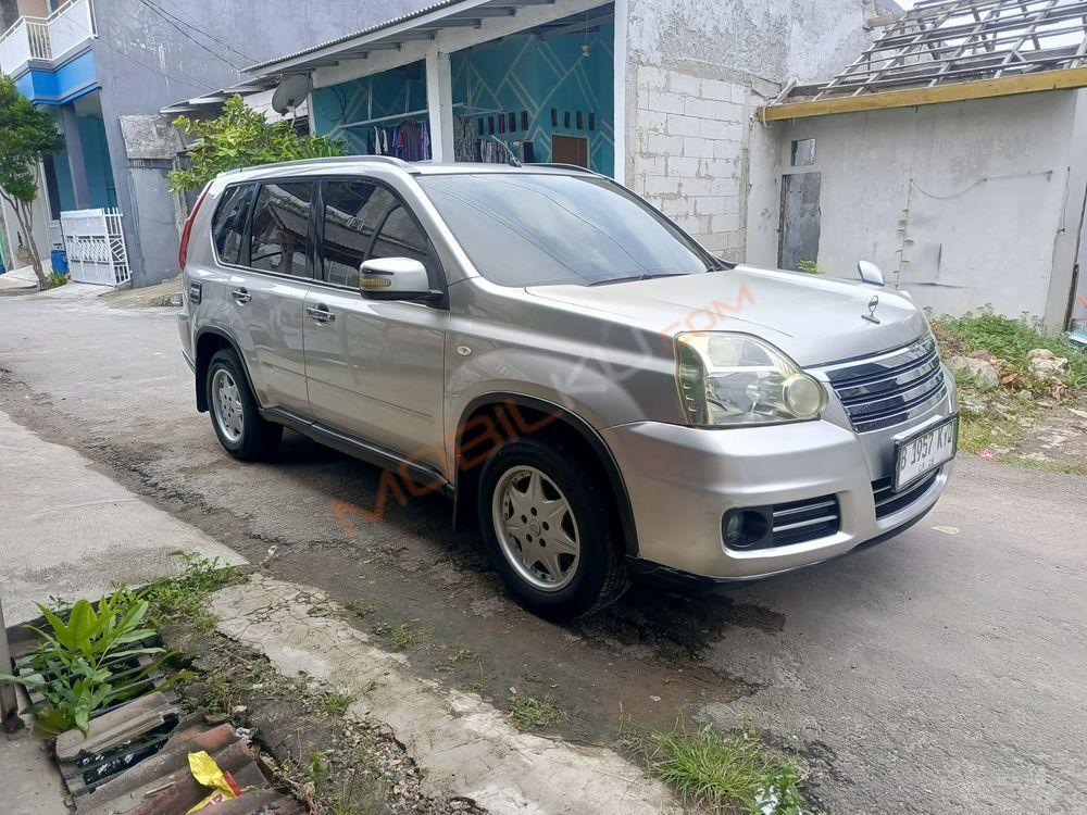 Mobil Nissan X-Trail 2009